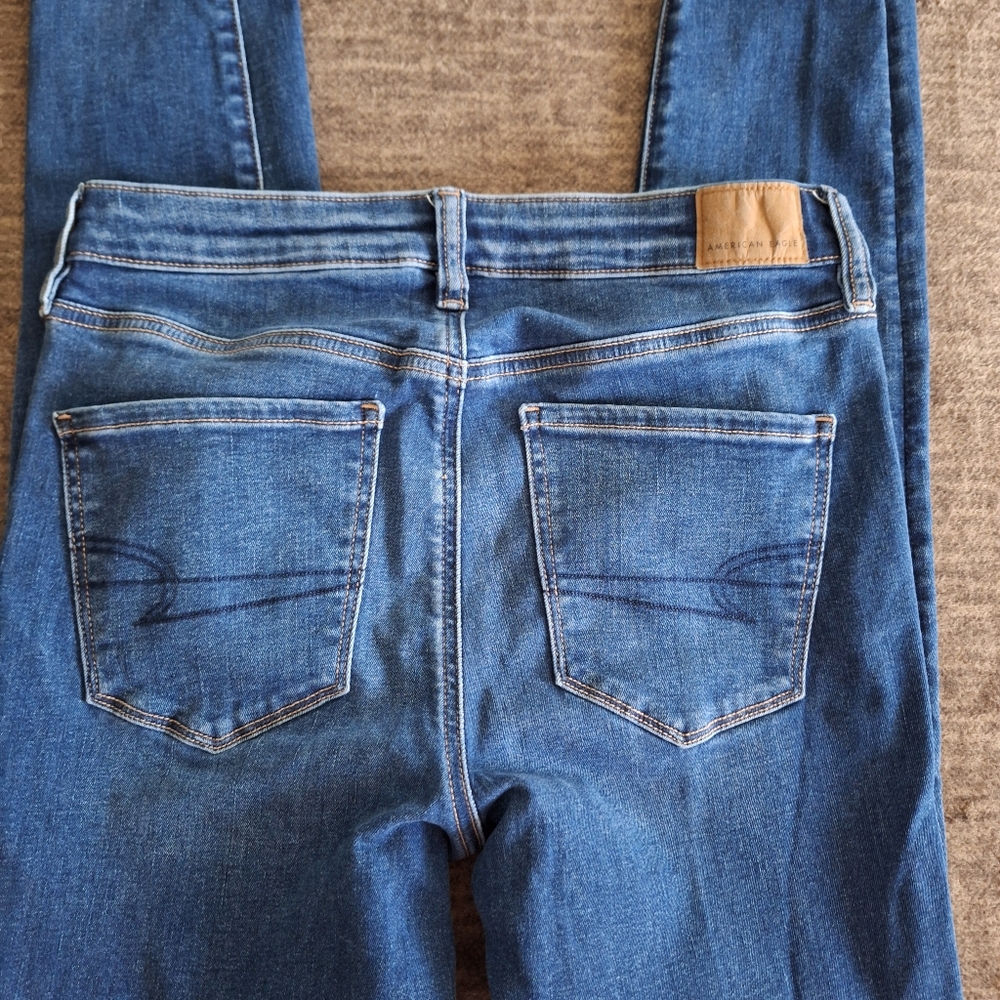 AMERICAN EAGLE JEANS